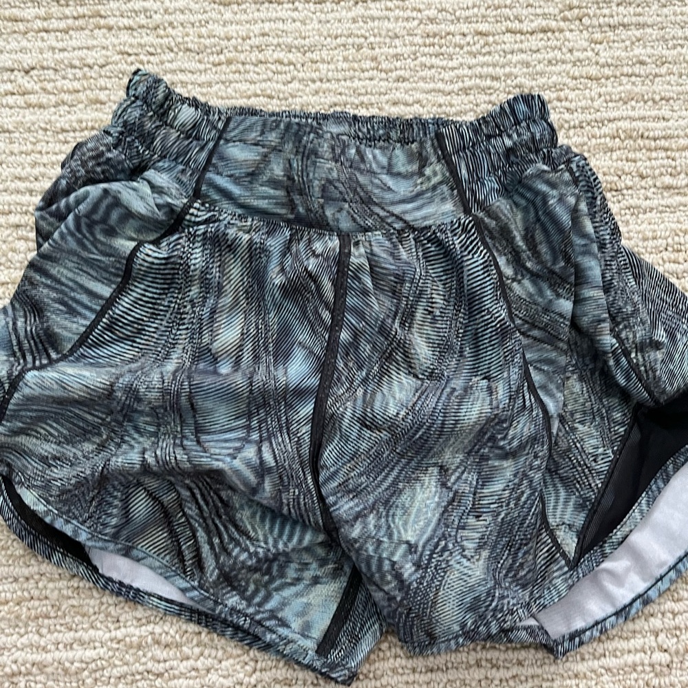 lululemon 4” hotty hot shorts
